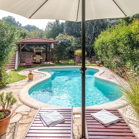 Lejlighed Cozy In With Wifi Pula