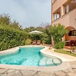 Cozy In With Wifi Apartamento Pula